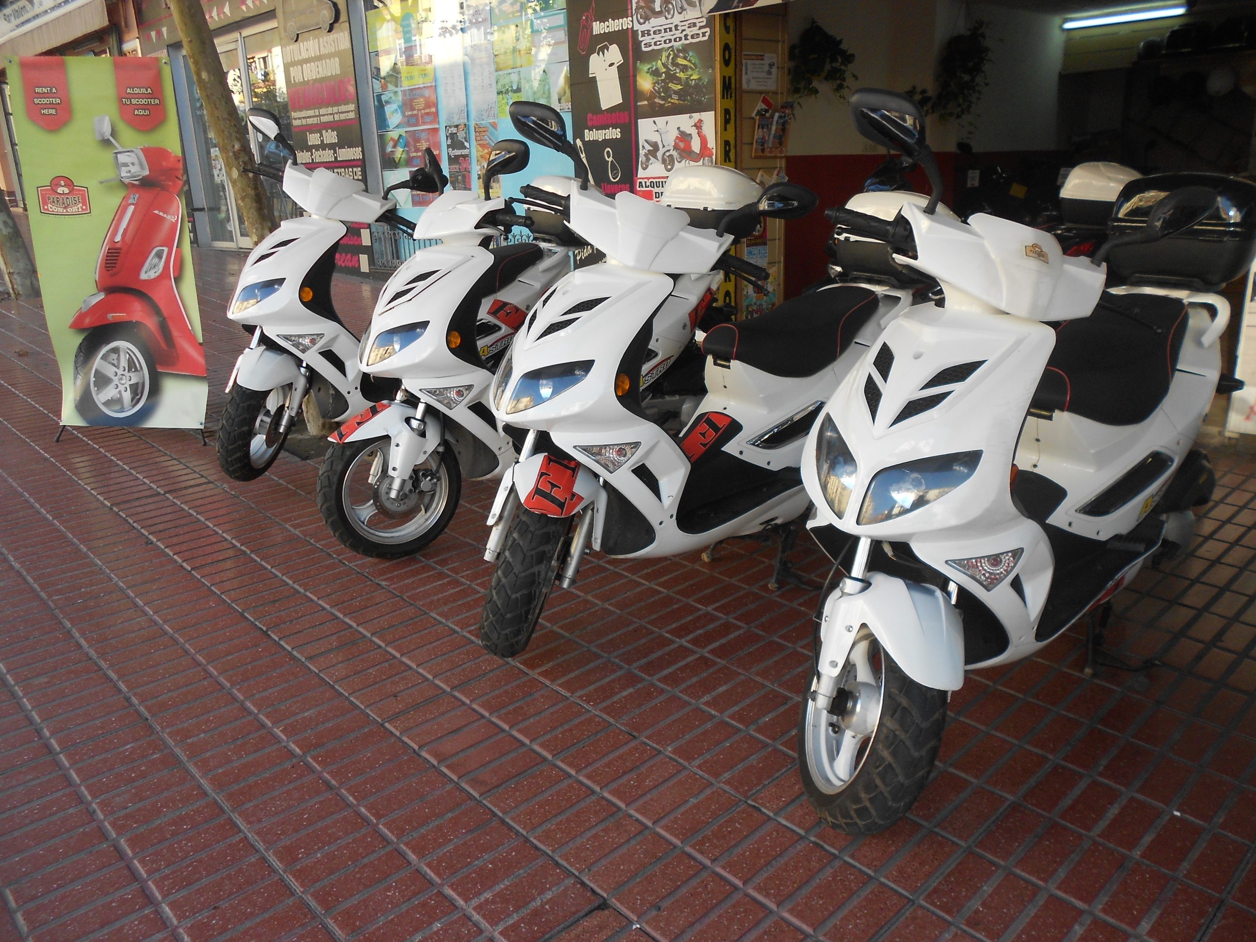 Alquiler de motos scooter en Alicante para reparto 5€ 24horas